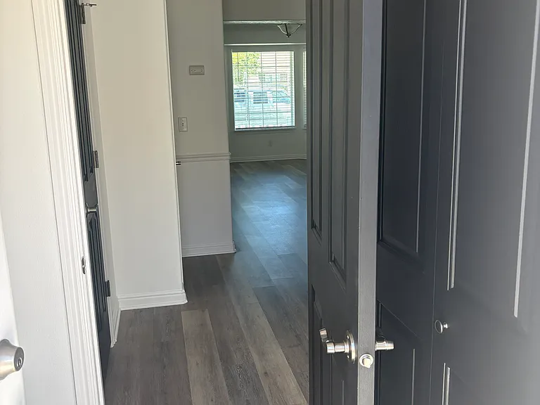884 Liberty Ln — Photo 12