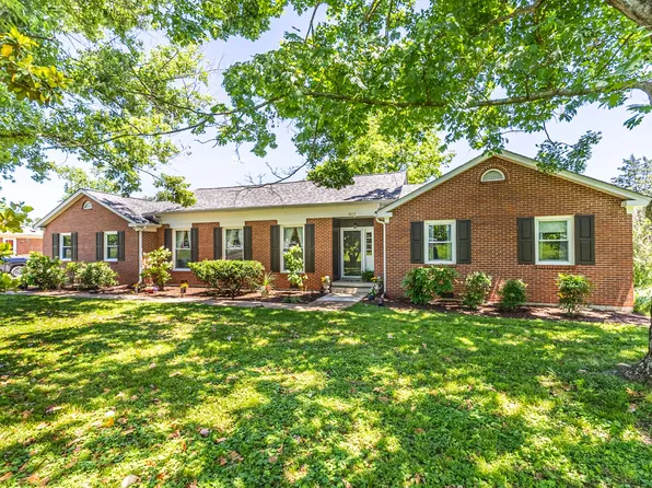 902 Lion Pkwy, Columbia, TN 38401