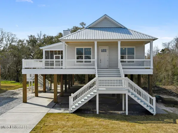 116 Bay Oaks Dr, Bay Saint Louis, MS 39520