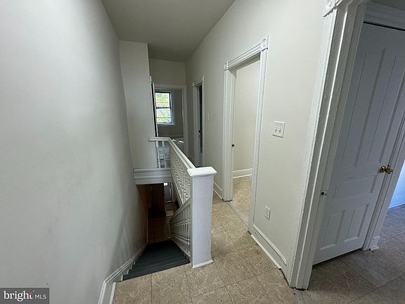 5th image of 1383 Narragansett St