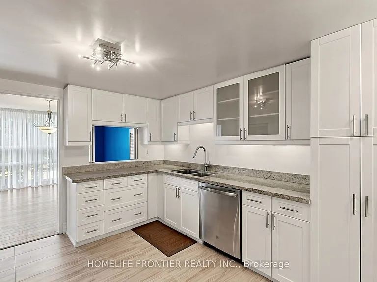 131 Beecroft Rd #203 — Photo 18