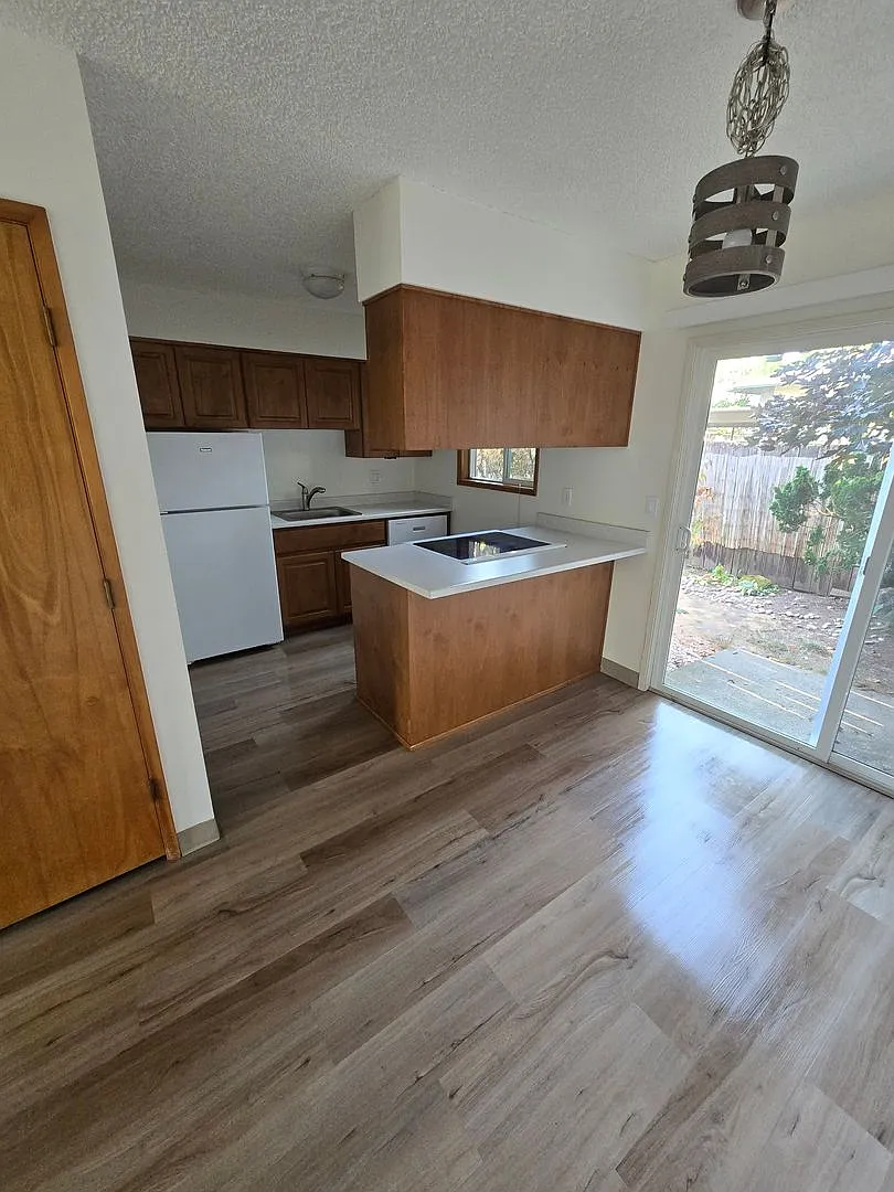 Country Club Terrace Apartments — Photo 3