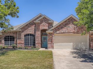 908 Linden Dr, Burleson, TX 76028
