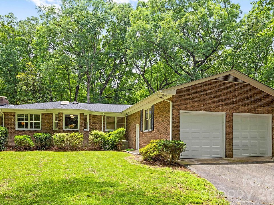 1st image of 2038 Skyway Dr