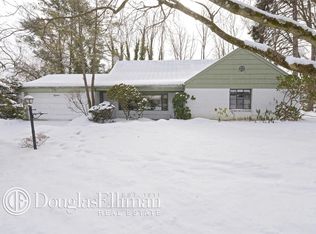15 Emerson Dr, Great Neck, NY 11023
