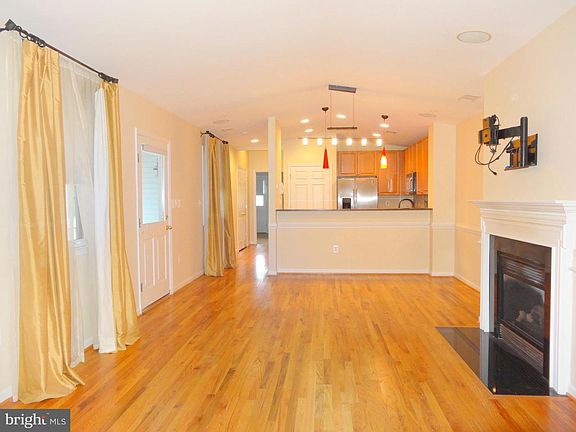 4th image of 135 S Market St #135C