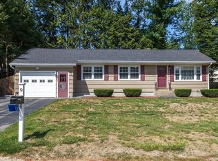 9 Spruce St, Hudson, NH 03051