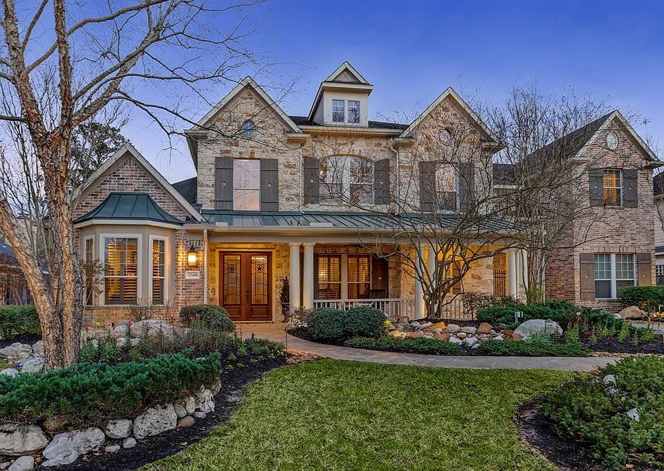 Zoned to top-rated schools and nestled behind the gates of the most exclusive section of Coles Crossing, this custom David Weekley home is in a cul-de-sac & has beautiful finishes inside & out.