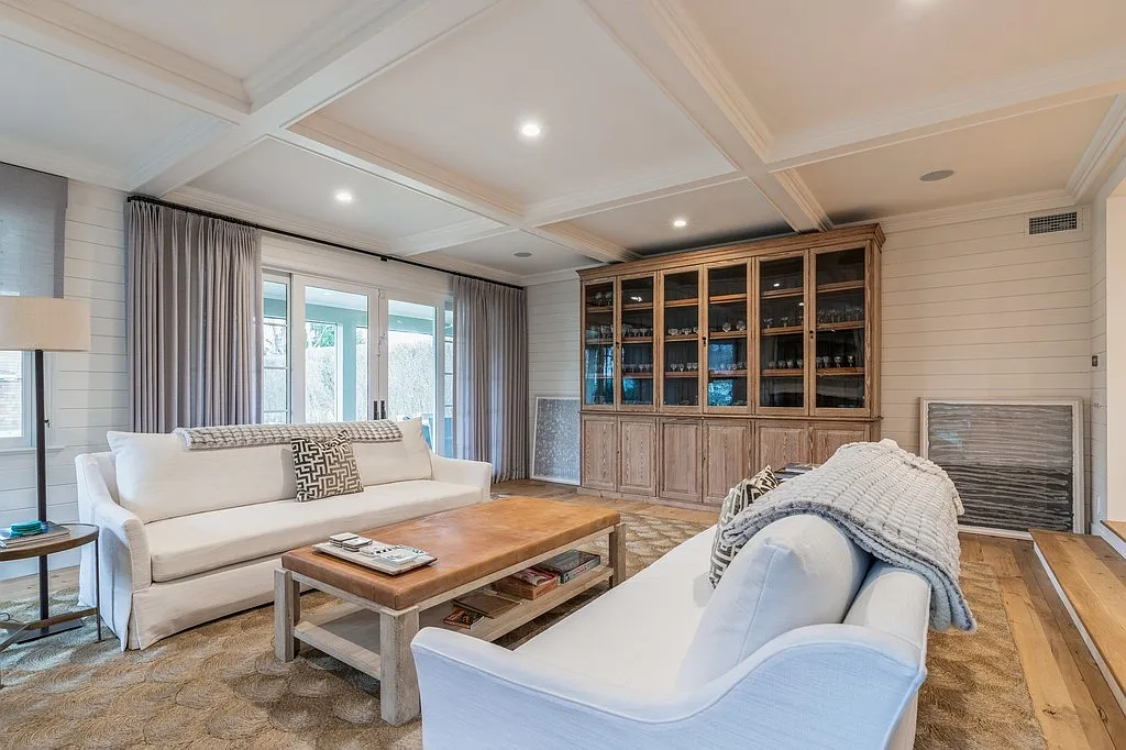Stunning Southampton Village Traditional — Photo 1