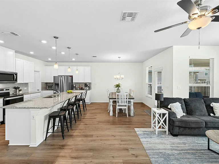 1124 Aronia Ln — Photo 8
