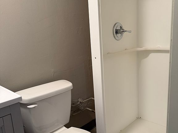 5th image of 135 E Water St #1