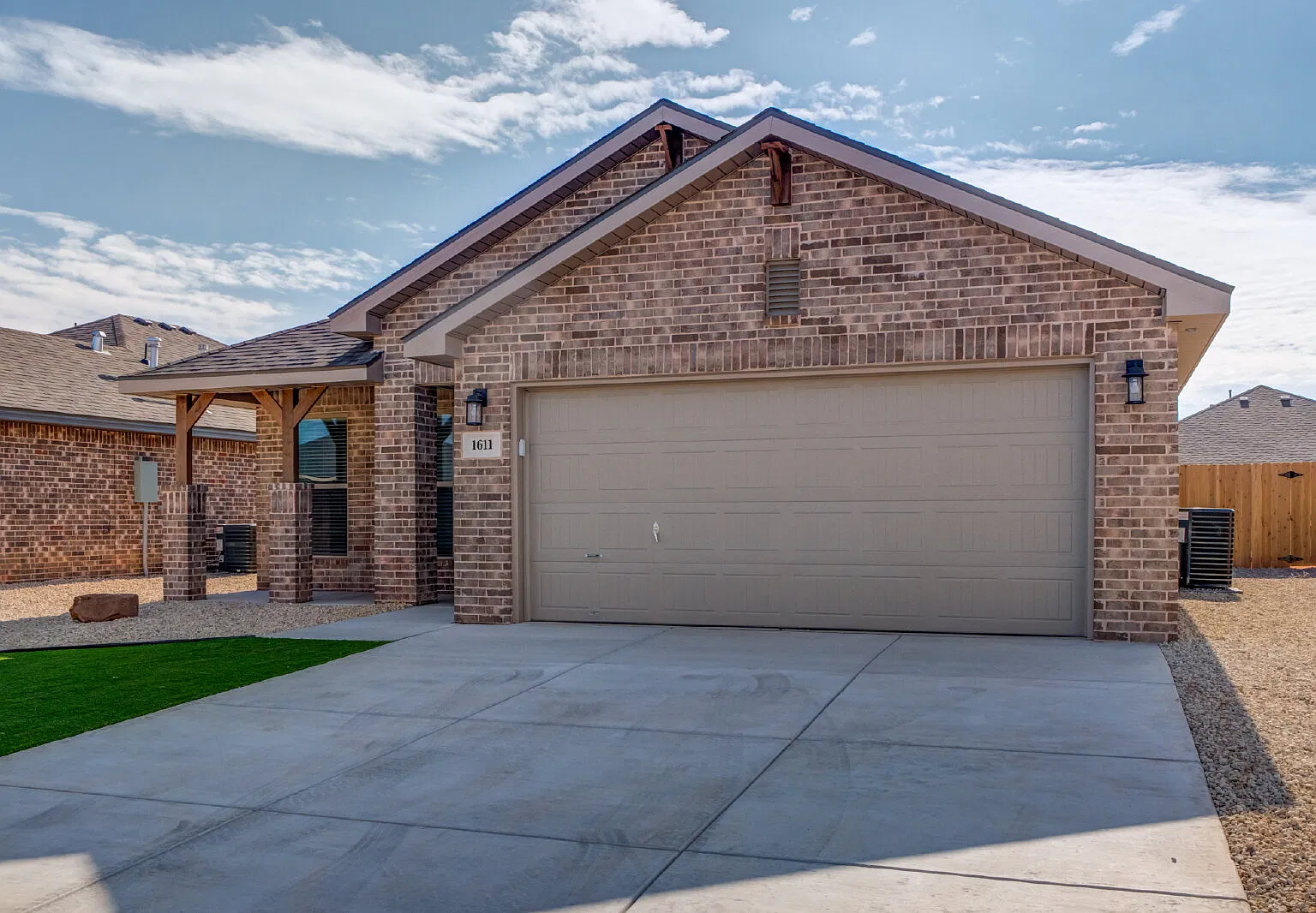 4 bed, 2.0 bath, 1700 sqft, $2,100 — Photo 2