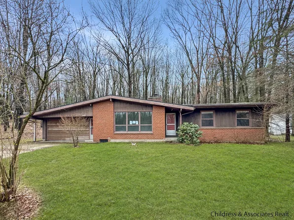 288 E 88th St, Newaygo, MI 49337