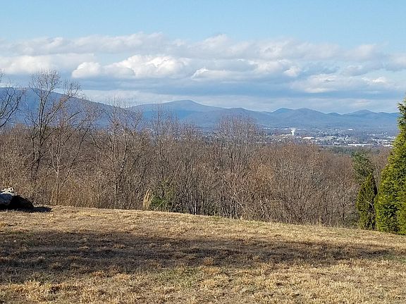 3rd image of 6011 Winnbrook Ln