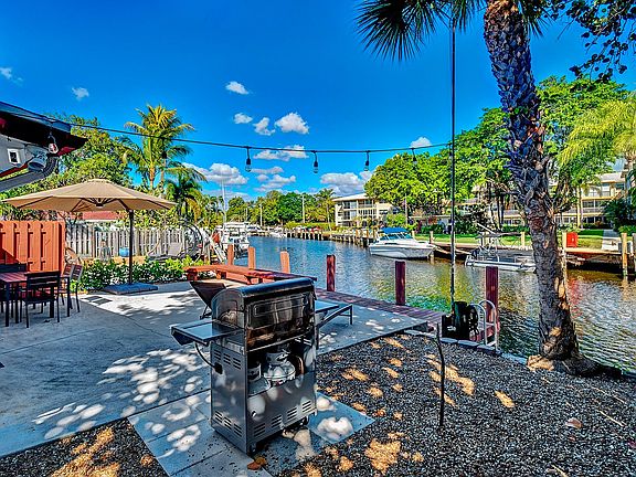 2nd image of 1205 E Citrus Isle