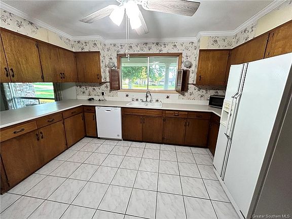 2nd image of 1700 Woodland Dr