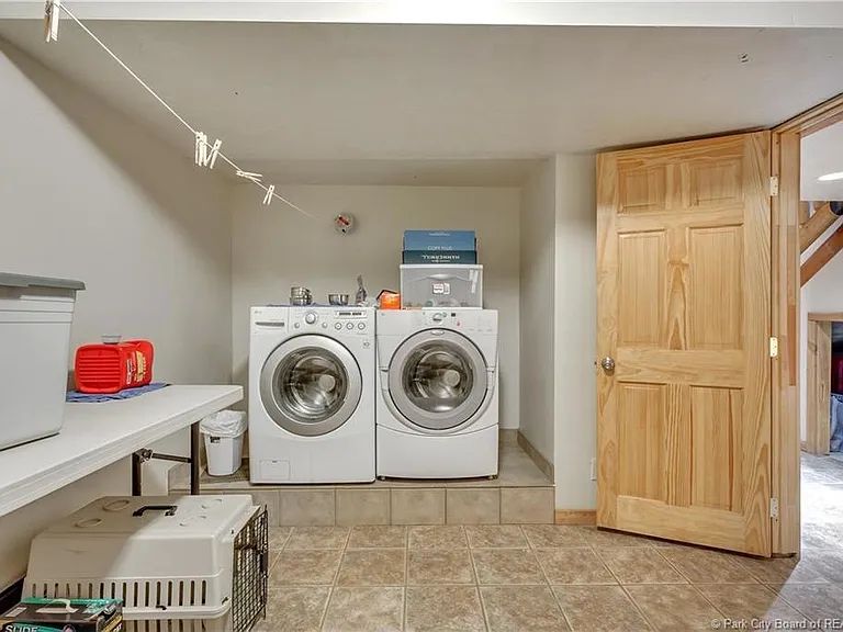 430 Parkview Dr — Photo 16