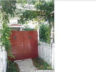 2nd image of 940 Summerfield Ave