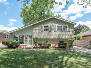 15109 Raday Dr, Midlothian, IL 60445