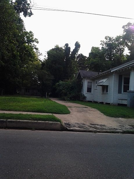 2nd image of 1838 Yale St