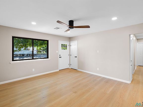 2nd image of 1350 North Loop