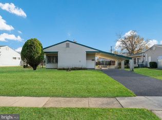 48 Leisure Ln, Levittown, PA 19054