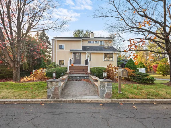 16 Skyview Lane, New Rochelle, NY 10804