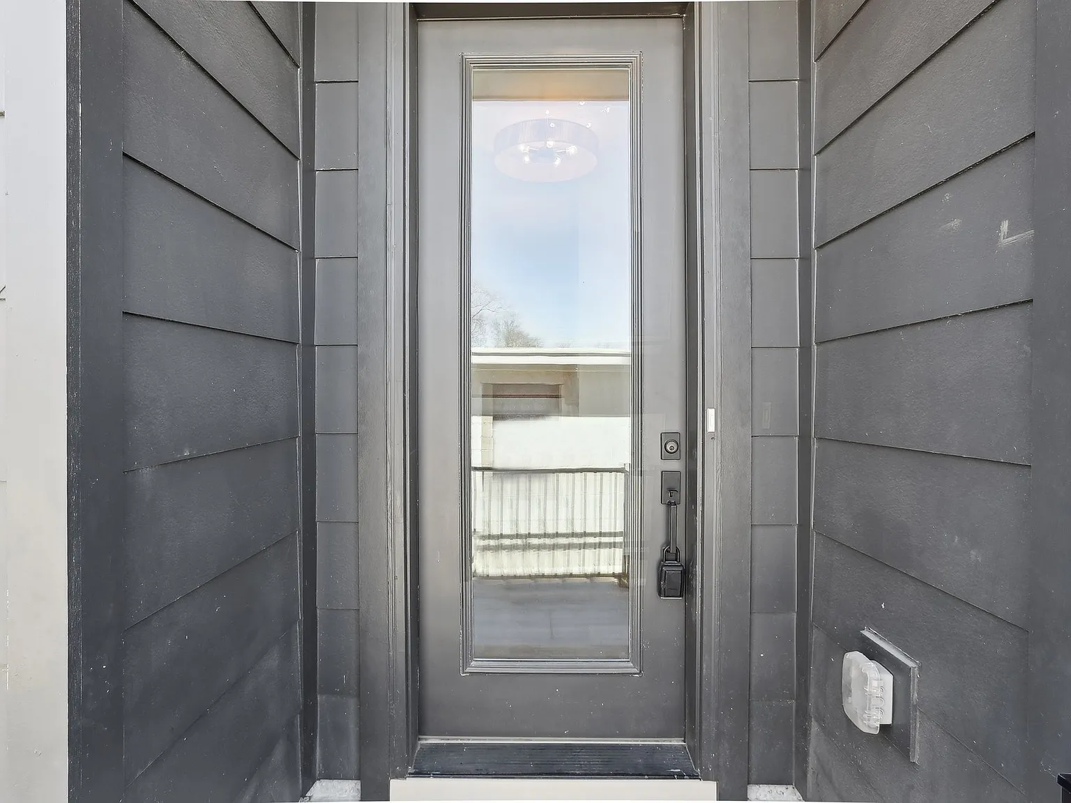 3 bed, 3.5 bath, 2060 sqft, $2,500 — Photo 3