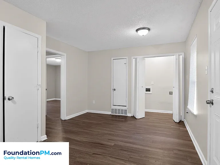 2499 Durham Ave — Photo 7