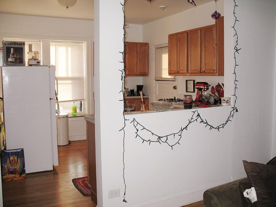 1st image of 925 W Oakdale Ave APT 1E