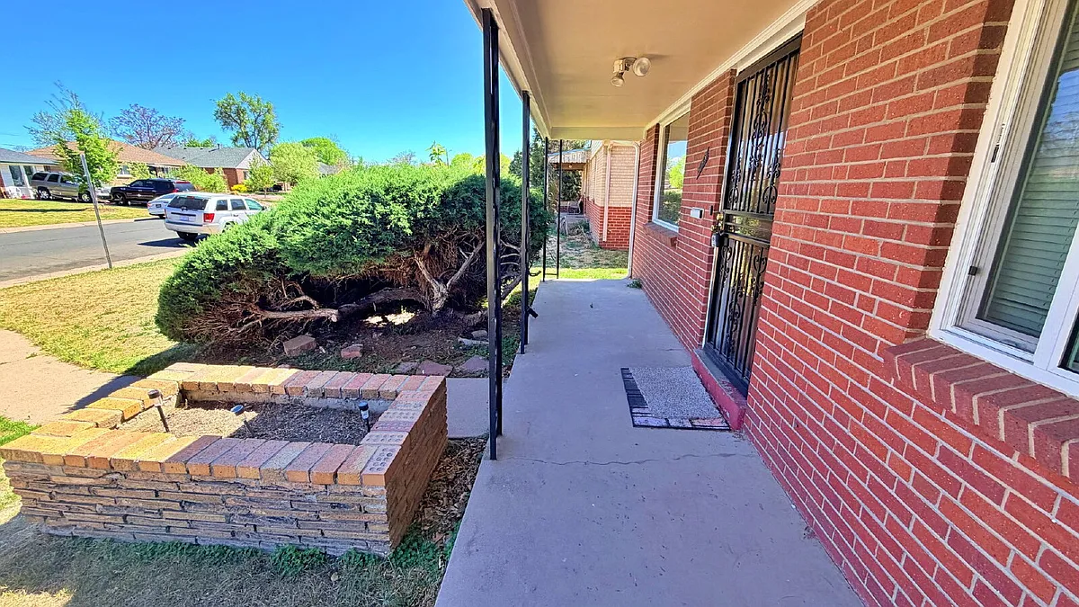 Building Photo - 3045 N Niagara St