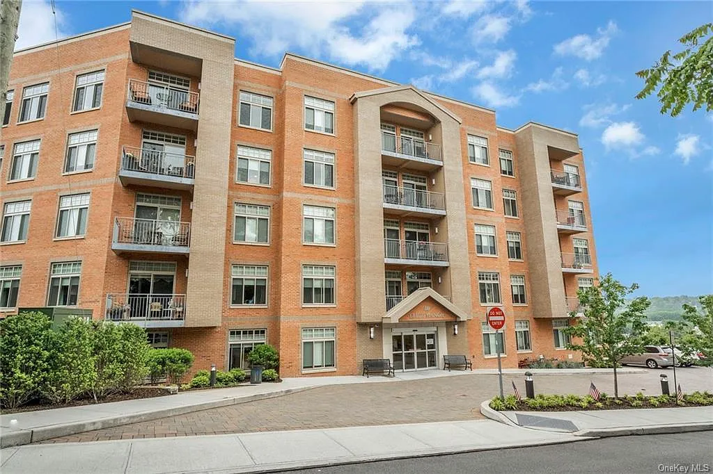 40 Jackson Ave - Luxury 55+ Community — Photo 1
