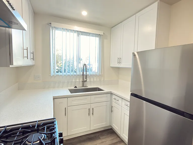 5110 Harold Way Apartments — Photo 6