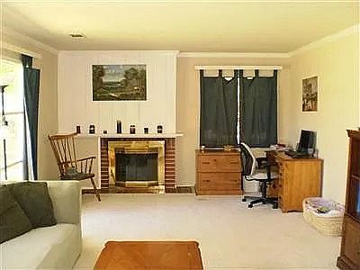 3rd image of 1904 W Benjamin Holt Dr