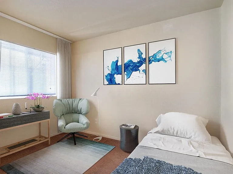 Skyline Apartments — Photo 13