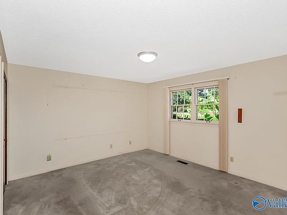 3rd image of 807 Farley Dr SE