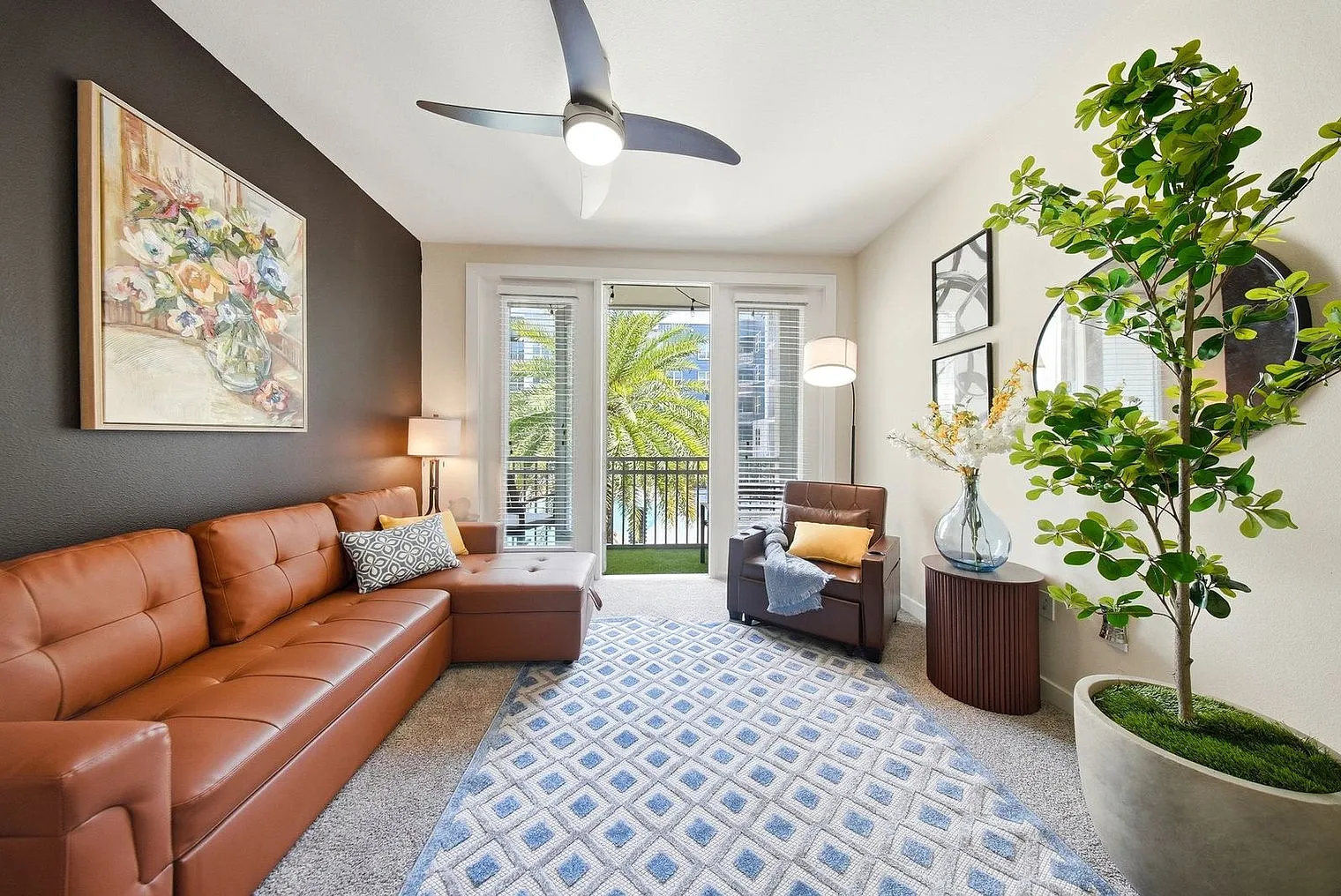 2 bed, 2.0 bath, 1097 sqft, $4,520 — Photo 3