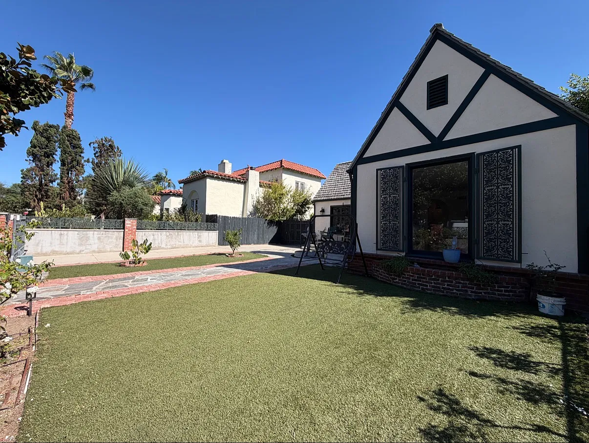 3 bed, 2.5 bath, 2292 sqft, $10,950 — Photo 4