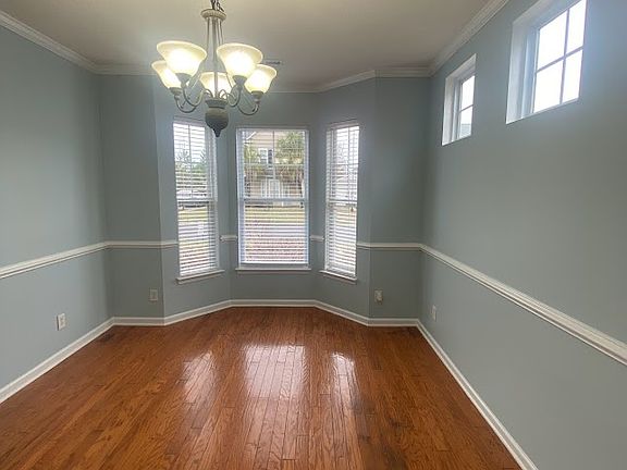 4th image of 421 Emerson Dr