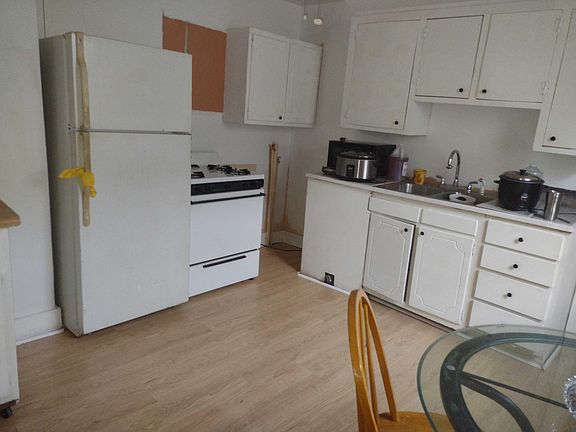 4th image of 2220 Marais St