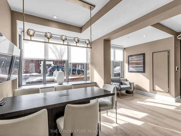 8 Manor Rd W #705 — Photo 18