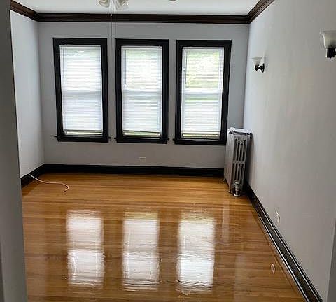 3rd image of 4947 N Whipple St APT 1W