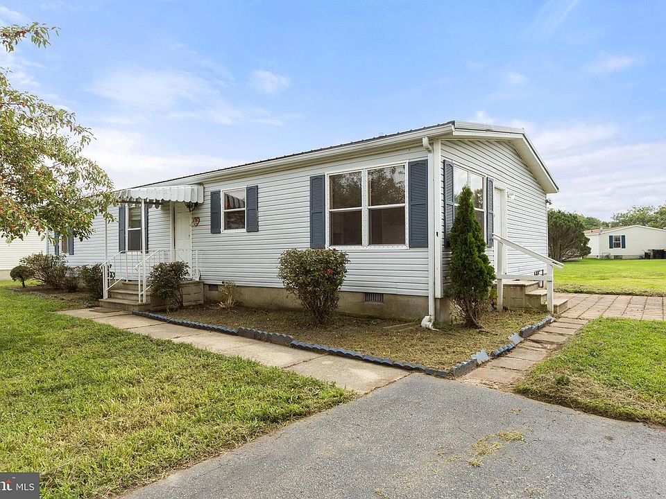 1st image of 202 Persimmon Cir