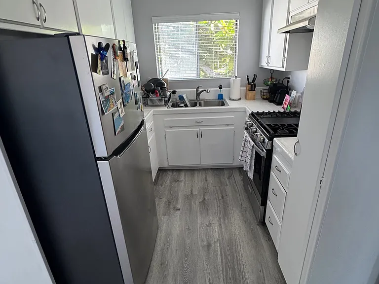 1875 Thomas Ave #10 — Photo 9