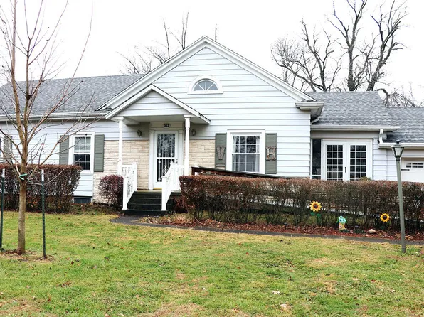 303 Harris St, Delavan, IL 61734