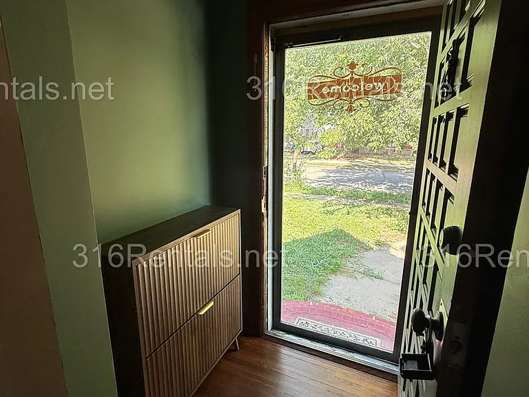 711 S Spruce St — Photo 3