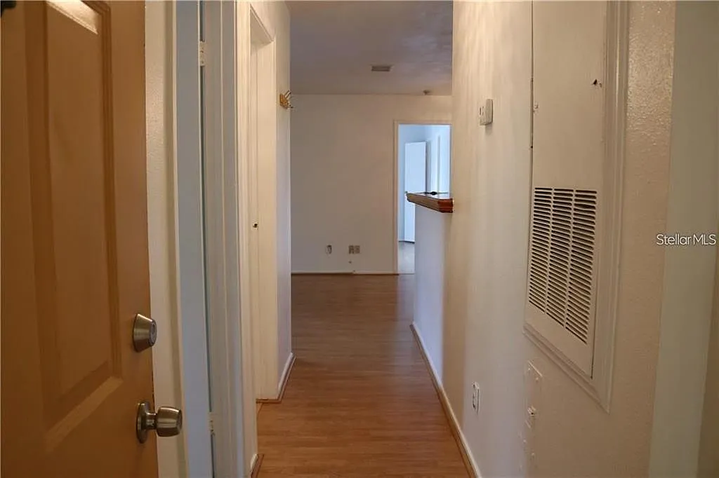 2 bed, 2.0 bath, 890 sqft, $1,595 — Photo 2