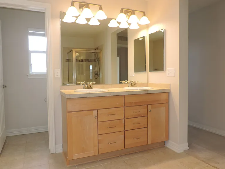 2246 Ulster St — Photo 14