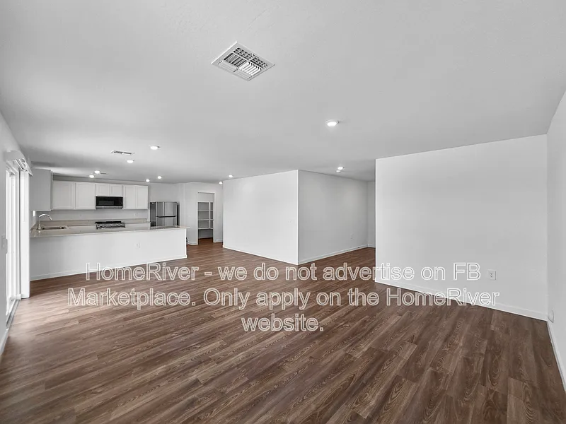 3 bed, 2.0 bath, 1656 sqft, $1,645 — Photo 3
