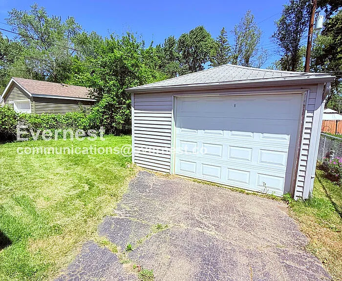 1313 Donald Ave — Photo 26